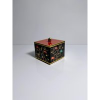 Vintage Metall Bonboniere Deckeldose Mid Century Asiatika Schwarz Orange Rot Europa Flaggen Gold Cadmium Dose Aufbewahrung von DodoVintageShop