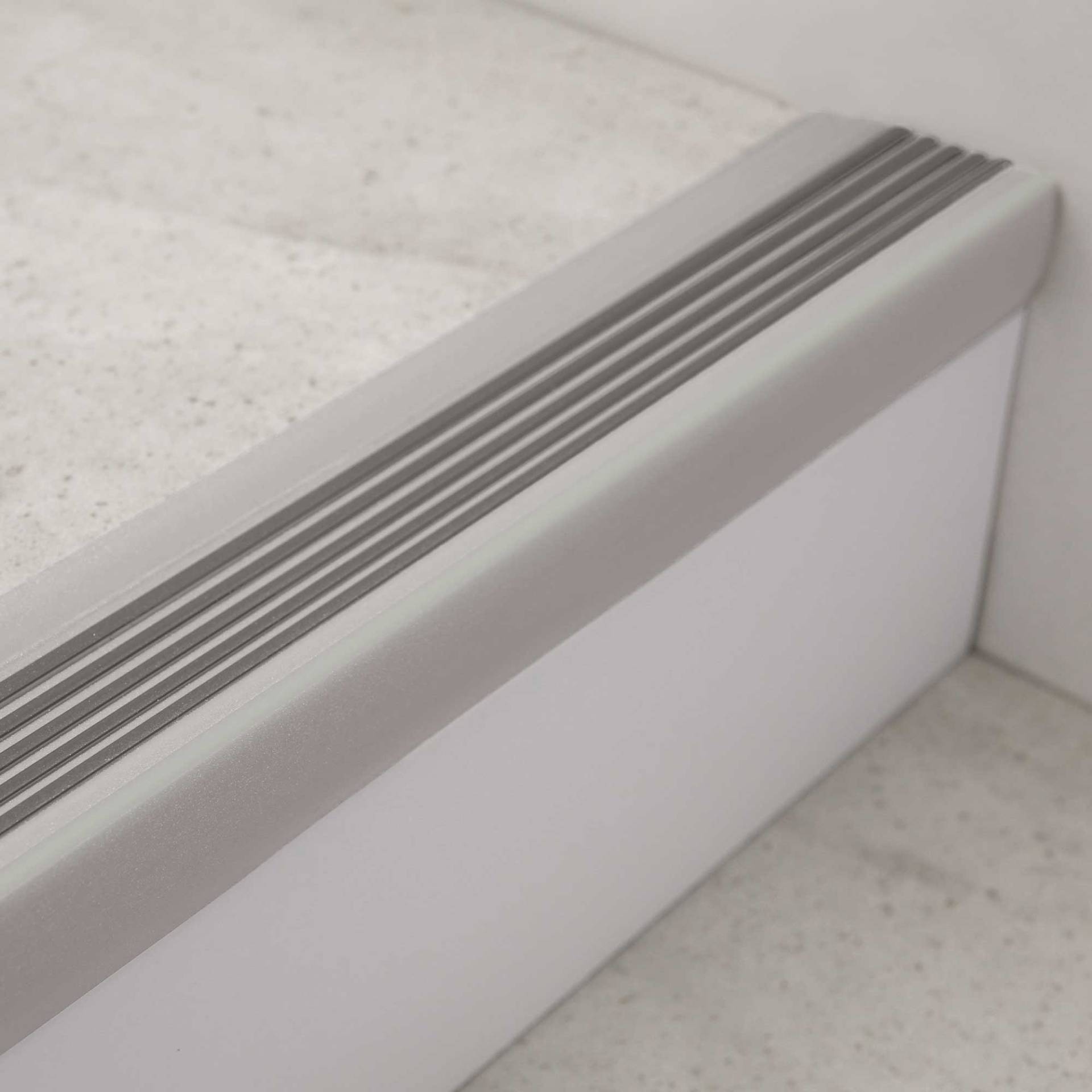 Doellken Treppenprofil 'TKNG A 40' aluminiumfarben 4 x 2,8 x 125 cm Doellken Treppenprofil 'TKNG A 40' aluminiumfarben 4 x 2,8 x 125 cm von Doellken