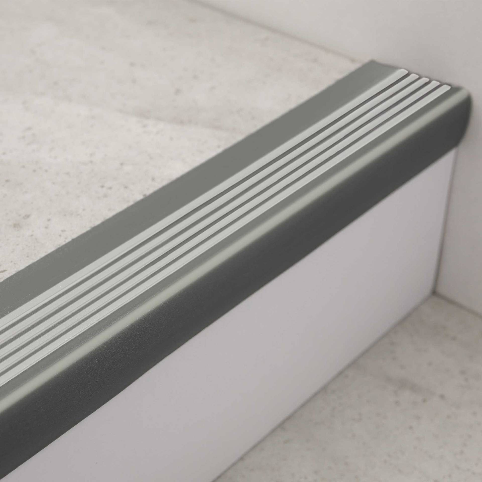 Doellken Treppenprofil 'TKNG A 45' dunkelgrau 4,5 x 2,8 x 125 cm Doellken Treppenprofil 'TKNG A 45' dunkelgrau 4,5 x 2,8 x 125 cm von Doellken