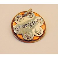 "Haustiermarke "Georgie" - Eine Personalisierte Metallplakette in Blumenform Für Kleine Hunde Und Katzen" "Haustiermarke "Georgie" - Eine Personalisierte Metallplakette in Blumenform Für Kleine Hunde Und Katzen" von DoggoneTags