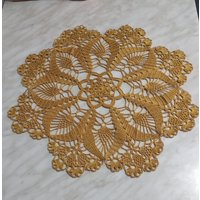 Goldenes Häkeldeckchen - Wohndeko Kakao-Häkeldeckchen Handgemachte Tischdecke von DoiliesbyElena