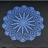Häkeldeckchen 23 Zoll-Häkeldeckchen-Dunkelblaues Deckchen-Wohndeko-Weißes Häkeldeckchen-Handgemachte Tischdecke von DoiliesbyElena