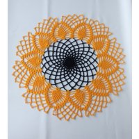 Häkeldeckchen Sonnenblume - Wohndeko Gelbes Handgemachte Tischdecke von DoiliesbyElena