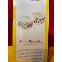 Erstellen Dekorieren Sie Ihr Eigenes Schüssel-Becher-Set Neu in Originalverpackung Crayola Yellow Box Life Ist Eine Schale von Dollars4ServiceDogs