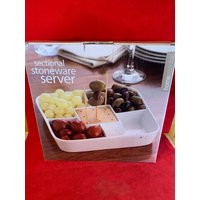 Home Essentials Steinzeug-Servierbox Mit Bambusspießhalter Neu in Der Originalverpackung Ausgezeichnetem Zustand von Dollars4ServiceDogs