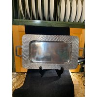 Wunderschönes Silberfarbenes Serviertablett Neu Altbestand in Originalschachtel Originalanhänger Kirklands Home-Kollektion von Dollars4ServiceDogs