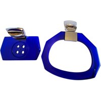 Badezimmer Set Mit Handtuchhalter Und Seifenablage Aus Kunststoff Plexiglas in Royalblau Italien Den 1970Er Jahren Badezimmer Set Mit Handtuchhalter Und Seifenablage Aus Kunststoff Plexiglas in Royalblau Italien Den 1970Er Jahren von DolmenAntiqueTiles