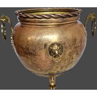 Antiker Kupferfarbener Übertopf, Jardiniere Oder Weinkühler, Eis Champagner Köler, Dutch Luxe, Köler Wijnkoer Wijn Houder, Leeuwenkop, Ca 1900 Antiker Kupferfarbener Übertopf, Jardiniere Oder Weinkühler, Eis Champagner Köler, Dutch Luxe, Köler Wijnkoer Wijn Houder, Leeuwenkop, Ca 1900 von DolmenAntiqueTiles