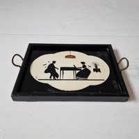 Kleine Frans Antike Silhouette Wie Eine Elegante Strickkunst Knipselkunst Auf Einem Glas Mit Spitze Und Haar von DolmenAntiqueTiles