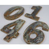 Hausnummern Hausfliesen Keramik Hausschild Floating House Numbers Zahl Aussenzahlen Handgemacht Handglasiert Made in Cornwall von Domspottery