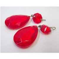 Rot Kronleuchter Kristall Teardrops Lot Von Zwei 1 1/2 "Weinlese Neue Alte Lager 1, 5" Rote Teardrop Prisma Beleuchtung Schmuck Design von DondiLights