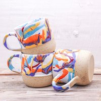 Bunte Handgemachte Keramik Tasse | Regenbogen Kaffee Becher Steinzeug Einzigartiges Geschenk von DondoDesignPottery