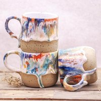 Bunte Handgemachte Keramik Tasse | Regenbogen Kaffee Becher Steinzeug Einzigartiges Geschenk von DondoDesignPottery