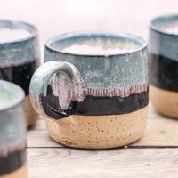 Grüne Handgemachte Keramik Tasse | Einzigartig Grün Schwarz Weiß Kaffee Becher Steinzeug Einzigartiges Geschenk von DondoDesignPottery