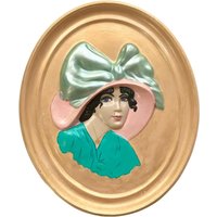 Vintage Oval Wandbehang Von Dame Mit Hut Keramik Wanddekor in Grün & Pink Frau Band Wand Porträt Dekor von DonnitaLovesVintage
