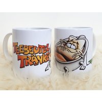 Tasse Die Teebeuteltränke. Motivtasse Aus Keramik. Tee. Tasse. Becher. Doodlebeeartwork Tasse Die Teebeuteltränke. Motivtasse Aus Keramik. Tee. Tasse. Becher. Doodlebeeartwork von DoodleBeeArtwork