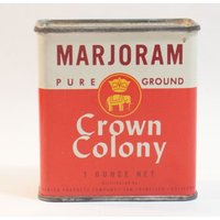 Sammlerstück 100 G. Marjoram Gewürzdose Von Crown Colony | Ca. 1960Er Jahre von DoorCountyVintage