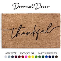 Thankful Script Fußmatte Personalisierte Beflockte Willkommensmatte Aus Kokosnuss Für Herbst Thanksgiving Thankful Script Fußmatte Personalisierte Beflockte Willkommensmatte Aus Kokosnuss Für Herbst Thanksgiving von DoormatDecor