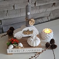 Kerzenständer Auto, Herbstliche Auto Hallo Herbst, Stabkerzenhalter Herbst Deko, Raysin, Geschenk, Mitbringsel Kerzenständer Auto, Herbstliche Auto Hallo Herbst, Stabkerzenhalter Herbst Deko, Raysin, Geschenk, Mitbringsel von Dorasplotterwelt