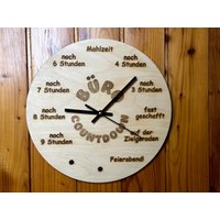Lustige Wanduhr Mit Countdownfunktion Für Das Büro von Dorfbaerenkunst