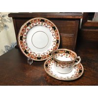 Reid & Co Roslyn Porzellan Tee Trio Imari Muster Teetasse, Untertasse Und Beistellteller von DorisWorld