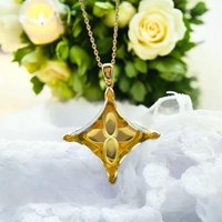 Der Goldgelbe Sirius-stern Andara Mit Verbindung Zu Den Sirianern Hochenergetisch Transformation Aufstiegsprozess Hochschwingend von Dorislichtandara