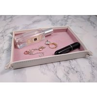 Schmuck Oder Münzfach Für Unterwegs Zu Hause. Creme-Leder Mit Rosa Wildlederfutter Schmuckstück - Dorney Handmade von DorneyHandmade