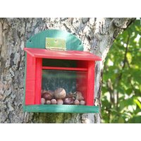 Eichhörnchen Futterkasten Futterhaus Rot/Grün von DortenhofArt