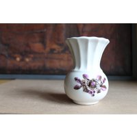 Rosa Ljung Vase Deco Keramik Schweden Helsingborg Exklusive Limited Edition Sammler Vintage Porzellan Weiß Lila Blume Floral Mcm von DosGardeniasVintage