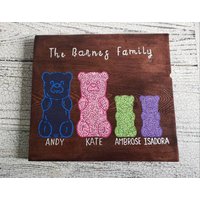 Personalisierte Gummibärchen Familie/Gummi Bär Holz Zeichen Acryl Punkt Malerei Wandbehang Angepasst von DotsByDana