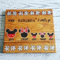 Personalisierte Mickey & Minnie Familie/Maus Köpfe Und Handschuhe Holz Zeichen Acryl Punkt Malerei Wand Hängende Maßgeschneiderte von DotsByDana