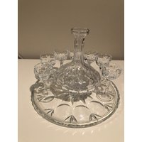 Vintage Wallace Kristall Dekanter Set, Inklusive Dekanter, Stopper, Display Plate & 11 Cordial Glasses | 14 Stk. Set von DotsTreasuresByKathy