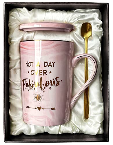 Doublewhale Geburtstagsgeschenke für Frauen "Not A Day Over", fabelhafte Tasse, lustige Geschenkideen für sie, BFF, beste Freunde, Kollegen, Ehefrau, 400 ml Keramik-Marmor-Tasse (rosa,kein Tag) von Doublewhale