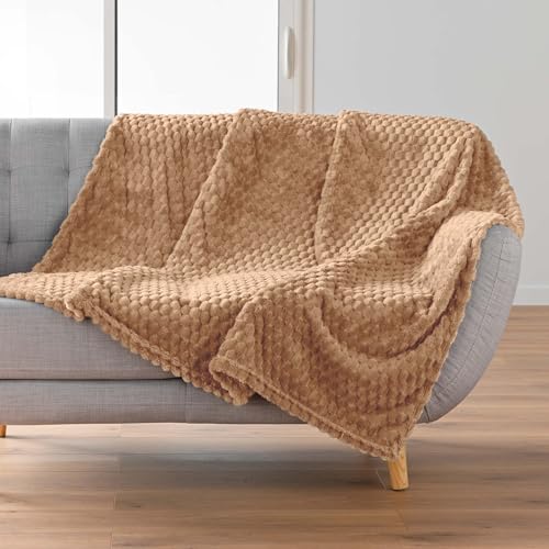 Douceur d'Intérieur, Kuscheldecke (125 x 150 cm) Mini Frosty Camel, Flanell Relief, einfarbig von Douceur d'Intérieur
