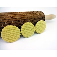 Brick Wall Nudelholz Mit Prägung. Lasergraviertes Bricks-Muster. Teigwalze. Geprägte Kekse. Töpferei. Wand. Geschenk Für Papa von DoughRoller