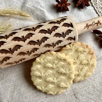 Fledermaus Geprägte Nudelholz Mini Größe. Texturierte Teigrolle Für Halloween Kekse Und Keramik Von Algis Crafts von DoughRoller