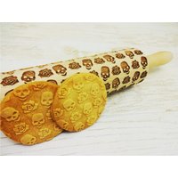 Schädel Und Rosen Prägung Nudelholz . Muster Mit Totenköpfen Rosen. Laser Graviertes Nudelholz. Totenkopf von DoughRoller