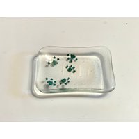 Fusing Glas Seifenschale Klar Mit Grünen Pfotenabdrücken von DouglasMeowFunStudio