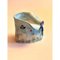 Handgefertigte Hellblaue Prairie Butterfly Clay Pflanzgefäße. Unregelmäßige Form, Gut Für Kleine Blumen Oder Sukkulenten von DouglasMeowFunStudio