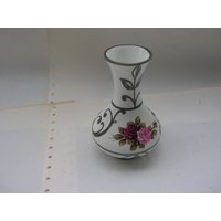 Vintage Miniatur Knospe Vase Mit Rosen Design Von Artlyns | 10 cm Groß von DownDeptfordMarket