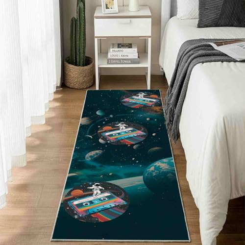 Dppyuxa Läufer für Küche Flur Weltraum Astronaut Rutschfester Teppich Waschbar, Küchenläufer Retro Tonbandgerät Maschinenwaschbar Flurteppich Lang Science Fiction Planet Küchenteppich 80x240 cm Dppyuxa Läufer für Küche Flur Weltraum Astronaut Rutschfester Teppich Waschbar, Küchenläufer Retro Tonbandgerät Maschinenwaschbar Flurteppich Lang Science Fiction Planet Küchenteppich 80x240 cm von Dppyuxa