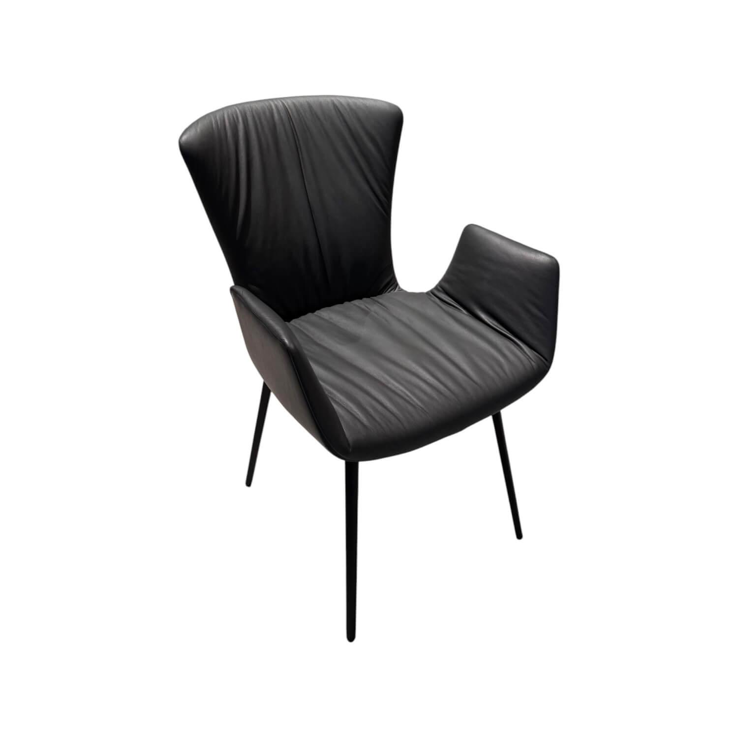 Armlehnstuhl Dexter Leder I 919 Grau Gestell Stahl Schwarz Pulverbeschichtet Armlehnstuhl Dexter Leder I 919 Grau Gestell Stahl Schwarz Pulverbeschichtet von Draenert