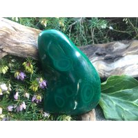 Kleiner Polierter Malachit Chunk von DragonDenStudio