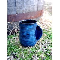 Versandfertig Monets Teich Großer Handwärmer 16 Oz Tasse, Extra Große Blaue Hand Glasiert, Keramik Teebecher, Kaffeebecher von DragonflyCorners