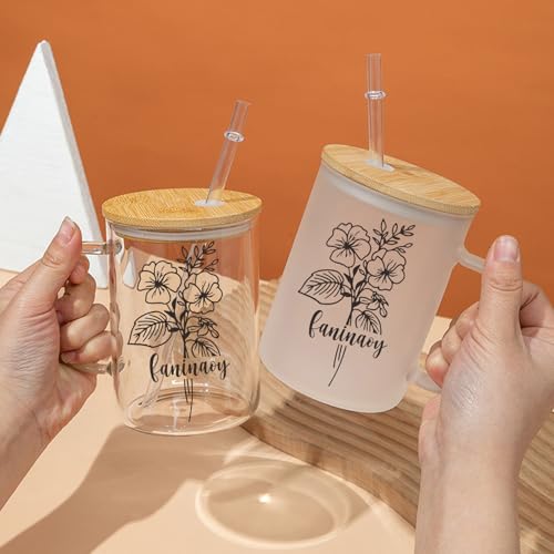 Drawelry Personalisiert Name Glasbecher mit Henkel Deckel und Strohhalm Geburtstagsblumen Glas Wasserbecher Trinkbecher Kaffeetassen Longdrinkgläser für Smoothie, Bier, Saft, Milch, Cocktail (A2) von Drawelry