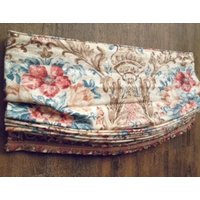 Entspannte Roman Shade Fensterbehandlung | Blumen Leinen Stoff Mit Zierborte Designer Qualität von DrawnCompany