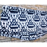 Entspannte Roman Shade Fensterbehandlung | Schumacher Ikat Stoff Designer Qualität von DrawnCompany