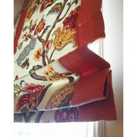 Flache Roman Shade-Fensterbehandlung Mit Doppelseitigem Streifen | Blumenstoff Individuell Für Die Küche von DrawnCompany