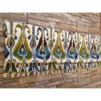 Flache Roman Shade Fensterbehandlung in Ikat Stoff | Maßanfertigung Designer Qualität von DrawnCompany