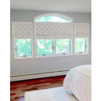 Flat Roman Shade Fensterbehandlung | Spoonflower Rankgitter Stoff Designer Qualität von DrawnCompany